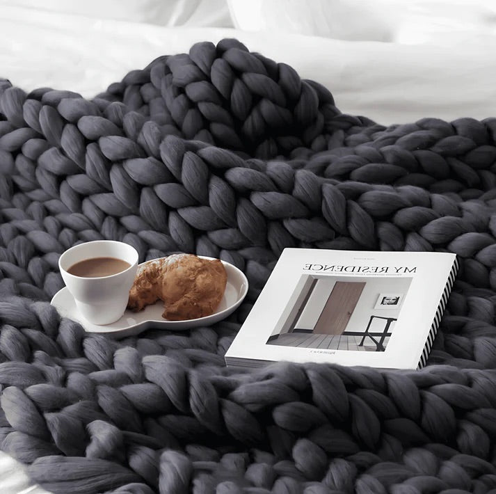 THRYVE™ - COZY KNIT BLANKET